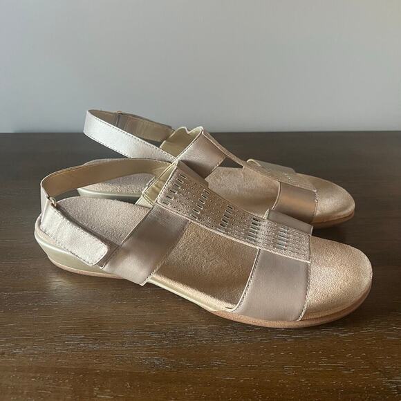 Easy Spirit Woman’s Hazel Leather Embellished Flat Metallic Sandals- Size 12W - Picture 5 of 13